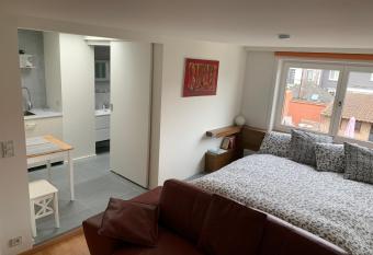 SleutelVan8 allows 18 year olds to book a room