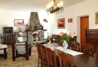 B&B La Porta Del Cilento allows 18 year olds to book a room