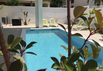 Diklo beach rooms-Adults Only allows 18 year olds to book a room