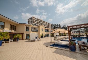 Jumeirah Beachfront has Smoking/Balcony rooms