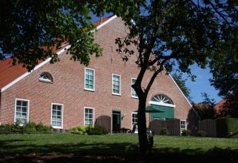 Gulfhof Greetsiel has Balcony rooms