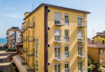 Hotel Anny has Balcony rooms