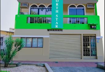 North Star Hostal Guayaquil has Balcony rooms
