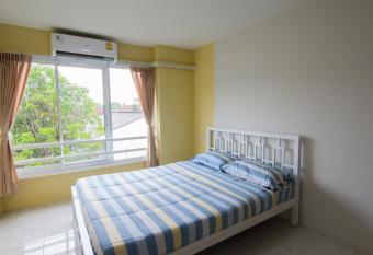 Bann In Suan has Balcony rooms