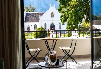 Le Petit Manoir Franschhoek allows 18 year olds to book a room
