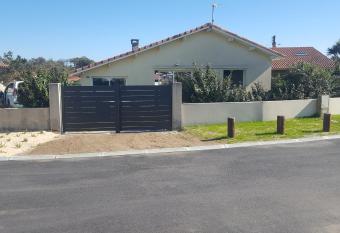 villa l atlantide allows 18 year olds to book a room