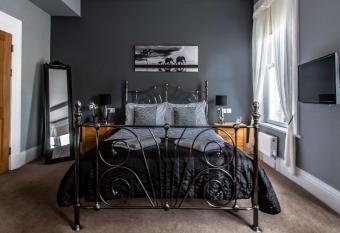 Scotia House - Boutique Guesthouse allows 18 year olds to book a room