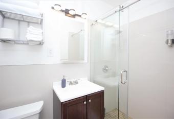 Tropical Getaway Studio-628B allows 18 year olds to book a room