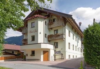 Haus Tirol has Balcony rooms