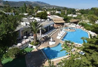 Palm Beach Hotel - Adults only allows 18 year olds to book a room