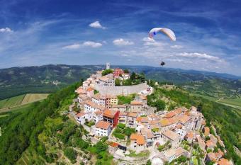 Apartman Nevia Holiday Home allows 18 year olds to book a room