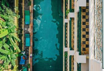Golden Banana Residence has Balcony rooms