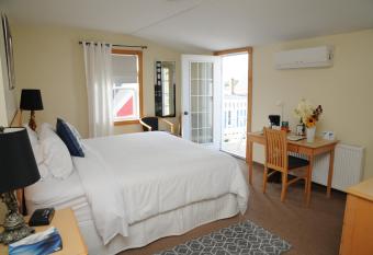 Smugglers Cove Inn allows 18 year olds to book a room