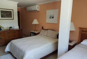 pousada do Ze Bonitinho allows 18 year olds to book a room