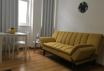 Aveiro White Studios has Balcony rooms