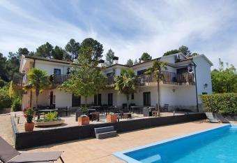 Casa Bons Aires allows 18 year olds to book a room