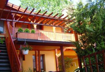 Lunczer Vend  gh  z allows 18 year olds to book a room