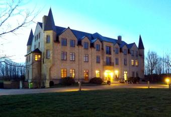 Hotel Hinterland allows 18 year olds to book a room