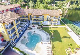 Yachting Residence has Balcony rooms