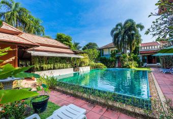 Monaburi Boutique Resort allows 18 year olds to book a room