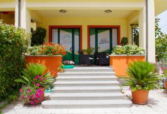 Sweet Home B&B has Balcony rooms