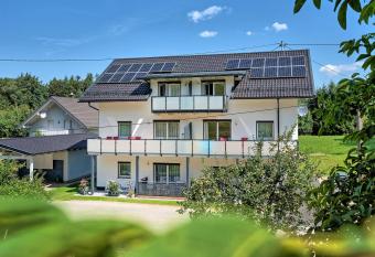 Ferienwohnungen Deutschbauer has Balcony rooms