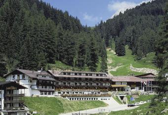 Sport Hotel Pampeago has Balcony rooms