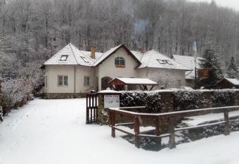 Hudi-Lak Vend  gh  z has Balcony rooms