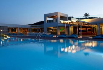 Thalatta Seaside Hotel allows 18 year olds to book a room