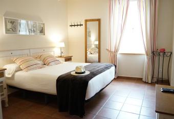 Hotel Es Mercadal allows 18 year olds to book a room