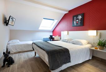 Hotel-Restaurant Espace Squash 3000 allows 18 year olds to book a room