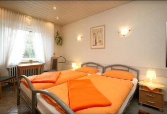 Pension Waldau has Balcony rooms