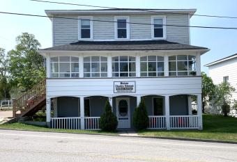 Appartement Chez L  on has Balcony rooms