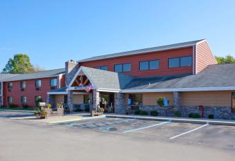 AmericInn by Wyndham Menominee has Balcony rooms