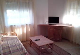 Albufeira 1 bedroom apartment 5 min. from Falesia beach and close to center! E has Balcony rooms