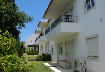 Albufeira 2 bedroom apt has Balcony rooms