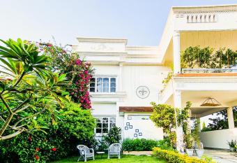 Giovanni Suites allows 18 year olds to book a room