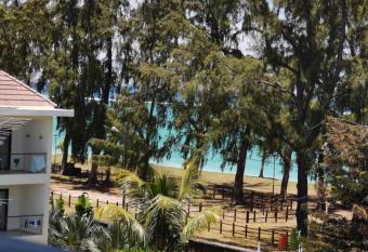 Rayon Vert Bleuphorie Beach Apartment allows 18 year olds to book a room