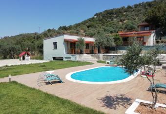 Marti Resort has rooms with a private hot tub