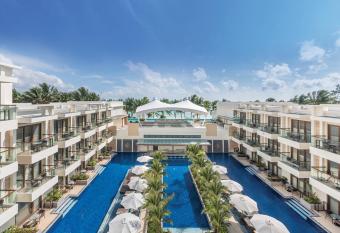 Henann Palm Beach Resort has Balcony rooms