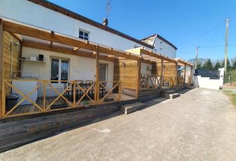 Les logis de la maisonnette has Balcony rooms