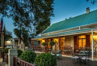 88 Baron van Reede Guesthouse allows 18 year olds to book a room