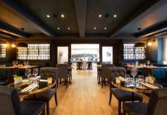 Au P tit Max - Studios hotel allows 18 year olds to book a room