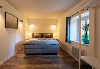 Moulin des Comtes - chambre des comtes allows 18 year olds to book a room