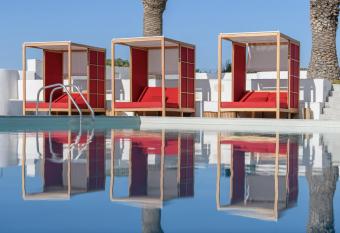 Kallisti Paros allows 18 year olds to book a room