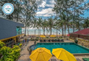 Kamala Beachfront Apartment has Balcony rooms