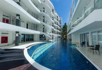 Sunset Plaza has Balcony rooms