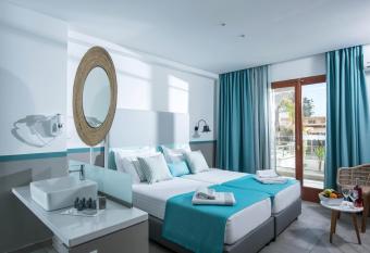 Solimar Turquoise - Adults Only allows 18 year olds to book a room