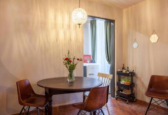CASA VECCHIA centre historique allows 18 year olds to book a room
