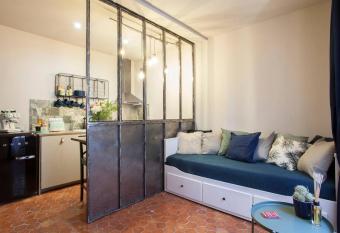 CASETTA centre historique allows 18 year olds to book a room